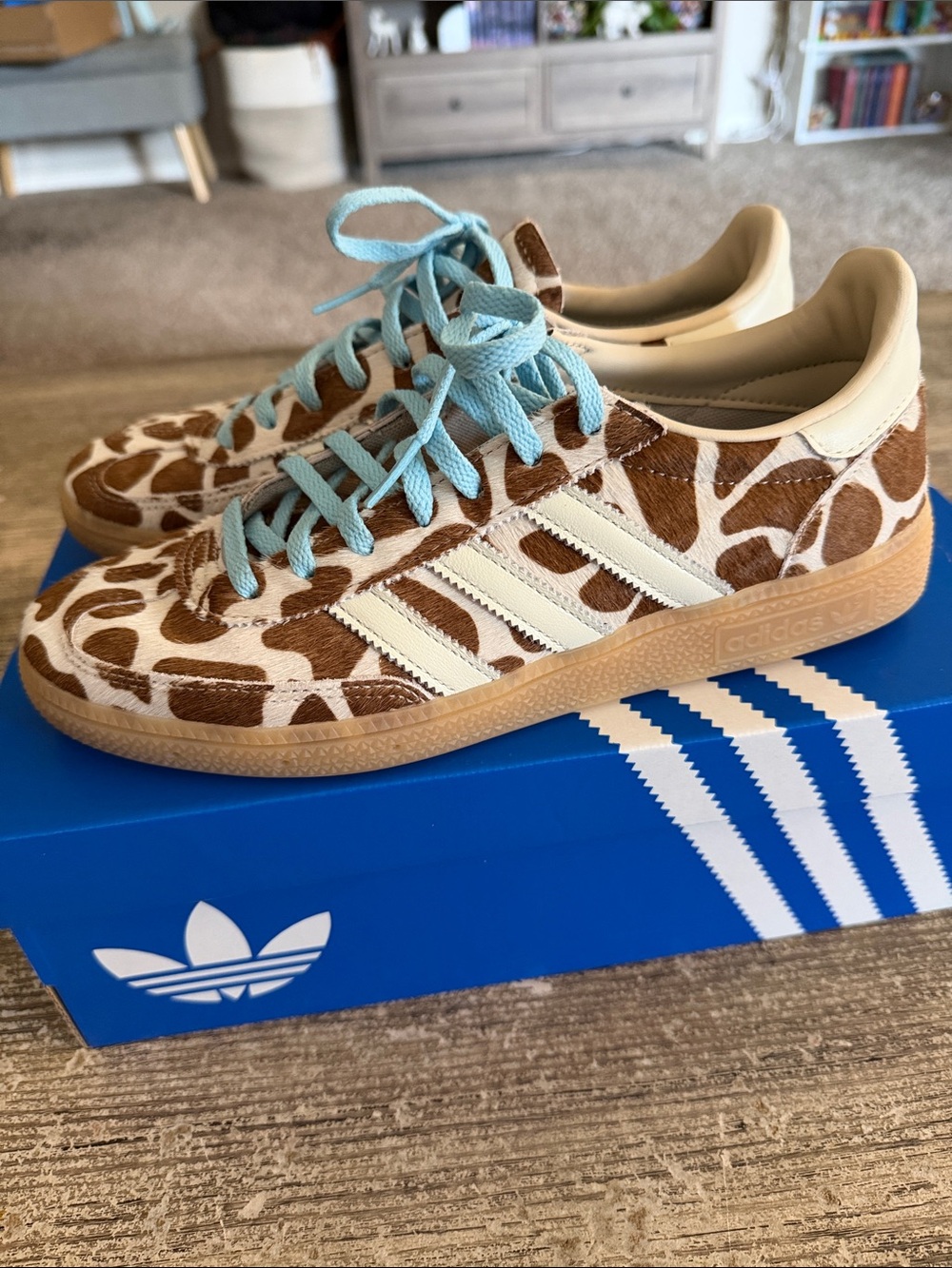 Adidas handball spezial ‘crystal linen ivory icey blue’ giraffe print sneakers